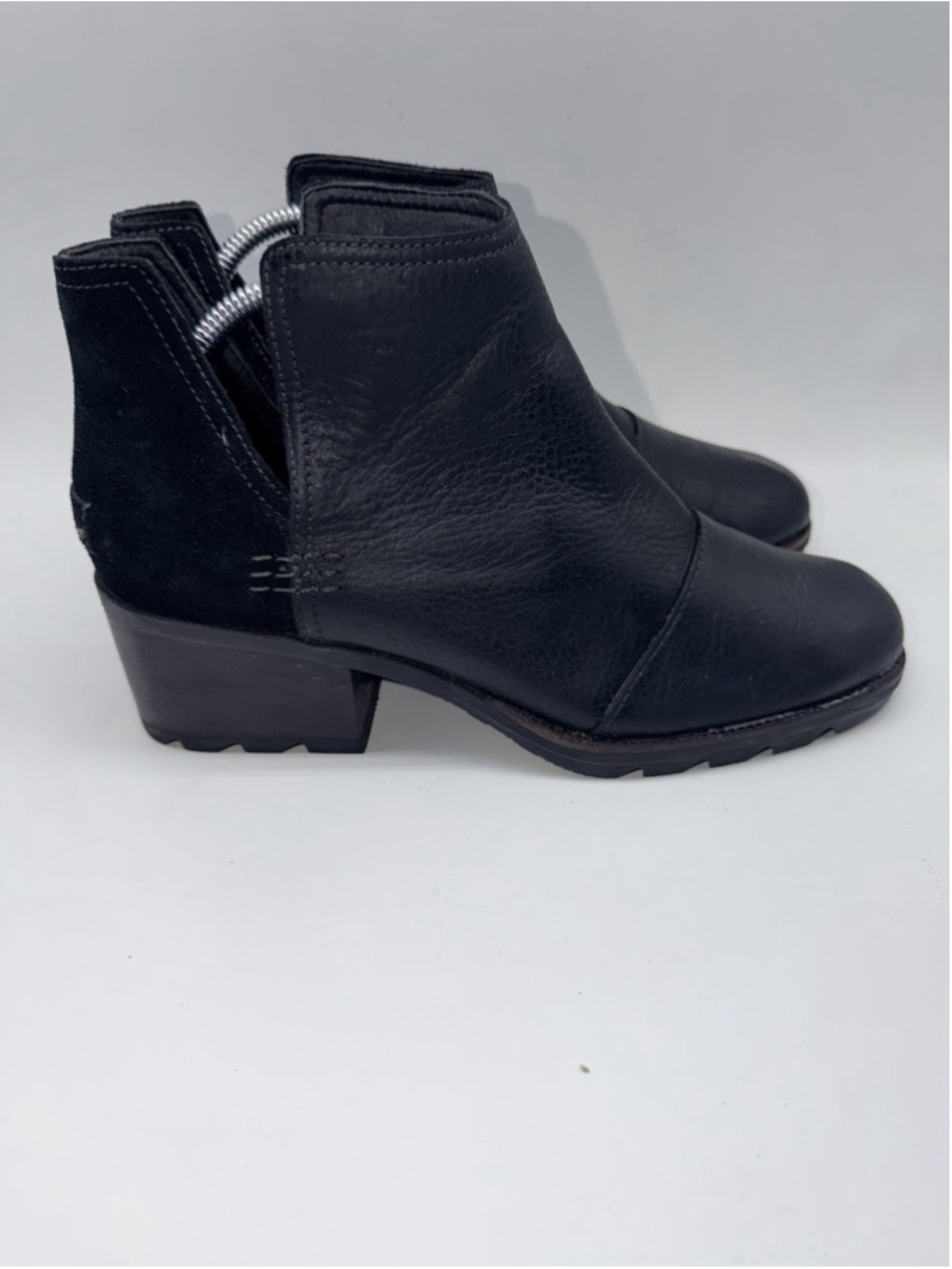 SOREL Cate Cut Out Ankle Boot Women Slip on Black Leather 9.5 NL-3383-010 2"